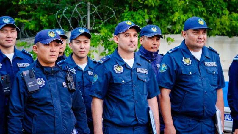 Звезды на страже: Астану защищают актеры и блогеры от вандалов