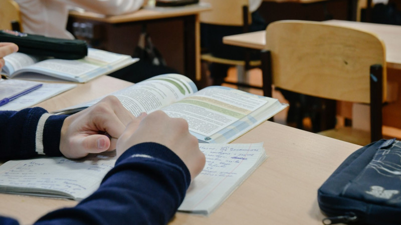 Управление образования Ленгера прокомментировало массовые отчисления учеников спецшколы