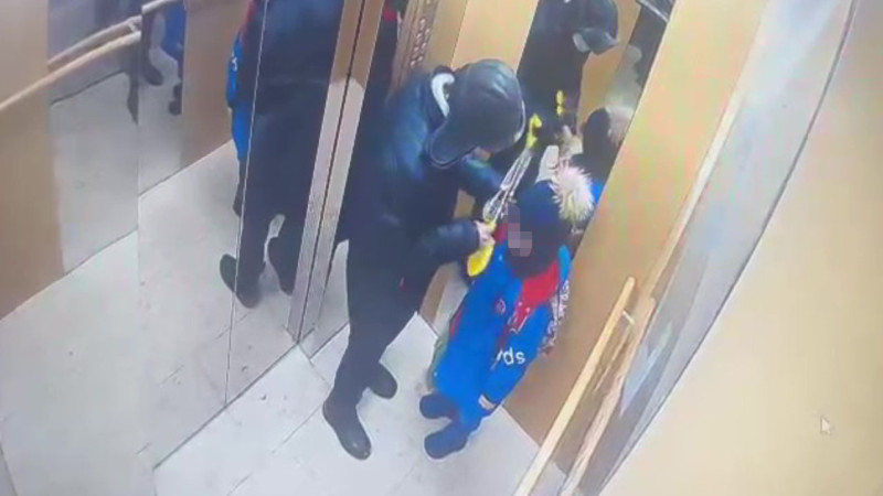 Мальчик, пострадавший в лифте в Астане, готовится к выписке: новые подробности