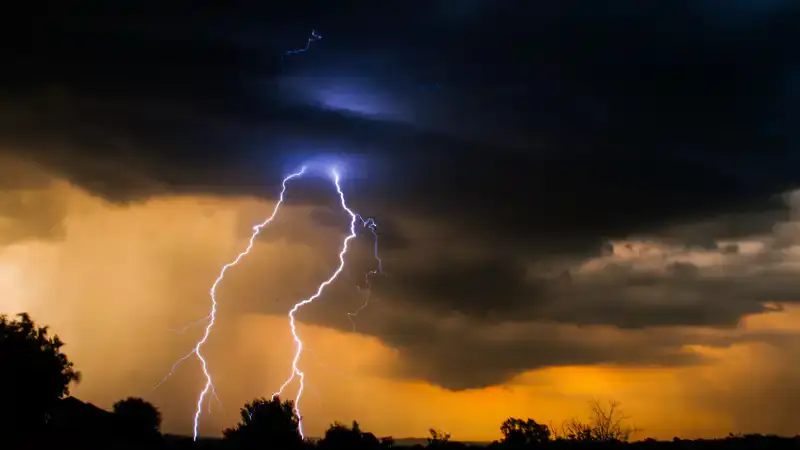 Гроза на подходе: Астану и Алматы ждут мощные ливни!