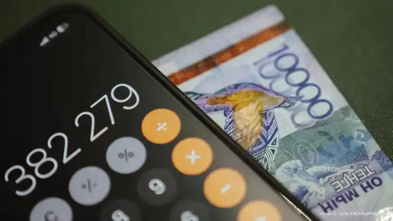 Тенге под давлением: как рост нефтяных котировок обостряет экономические проблемы Казахстана {city2}
