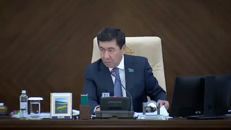 Спикер Мажилиса Ерлан Кошанов критикует министра науки Саясата Нурбека на заседании: важные вопросы без ответов {city2}