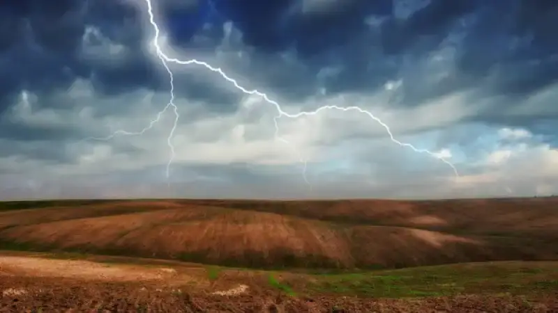 Когда небо решает устроить спектакль: Казахстан готовится к буре эмоций {city2}