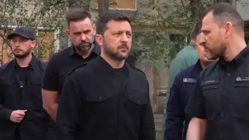 Когда мир выбирает тишину, Москва звучит как гром: Зеленский о трагедии в Киеве {city2}