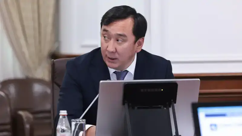 Смена в министерстве транспорта: как уход Карабаева повлияет на транспортную политику страны? {city2}