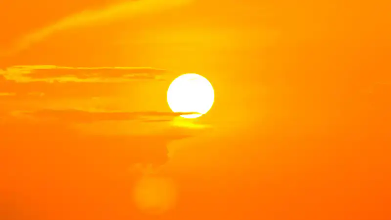 Казахстан в плену солнечного зноя: где термометры взлетят до небес, а где дождь прольется, как из ведра? {city2}