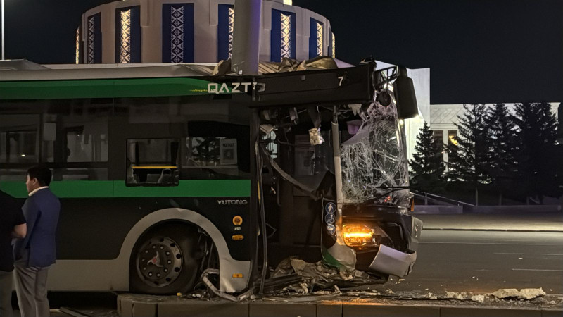 Авария маршрутного автобуса в Астане: подробности и последствия