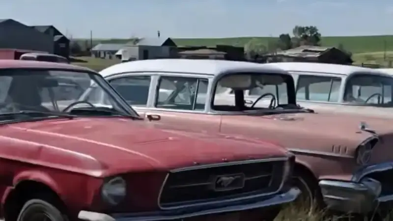 Сенсация в Монтана: автолюбители в восторге от находки 280 классических автомобилей! {city2}