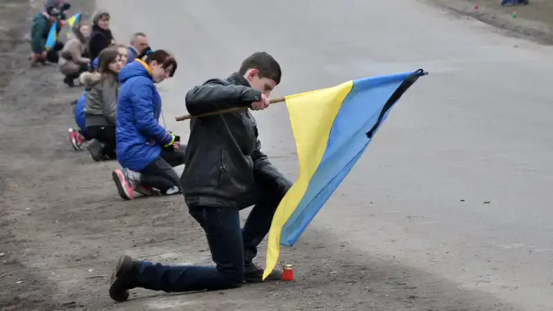 Общественность обсуждает призыв к мобилизации в 18 лет: мнения разделились {city2}