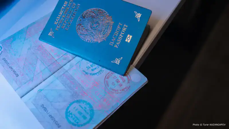 Казахстанцы призывают к внимательности: аэропорты требуют заранее приходить на рейсы в Россию {city2}