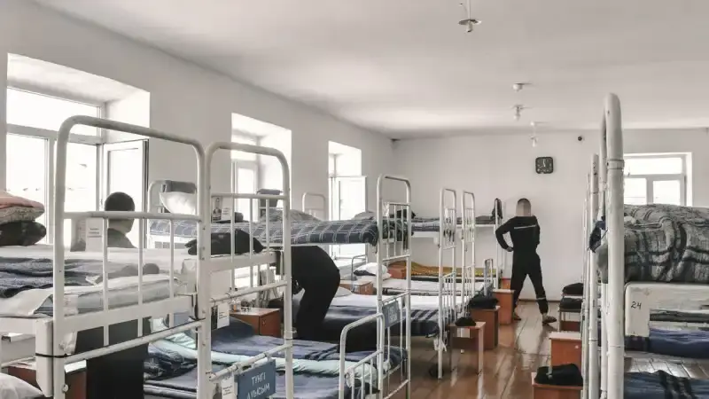 Общественность обсуждает новый рабочий график и последствия амнистии в Казахстане {city2}