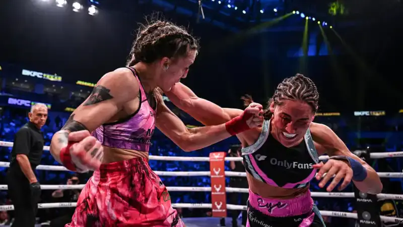 Поцелуй на ринге: как дебют обернулся поражением? {city2}