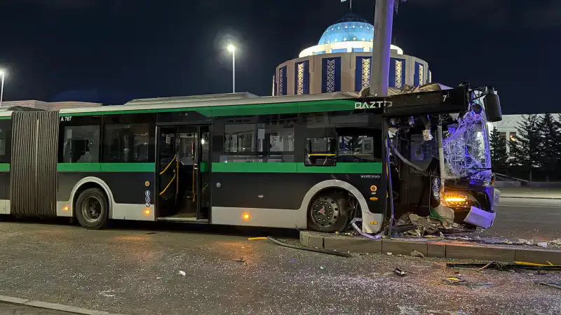 Автопарк разъяснил свою позицию по обеспечению жизненных потребностей девочки после трагедии: что будет с обещанными расходами? {city2}