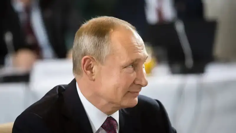Путин и Трамп обсудили обмен пленными и перспективы мирных переговоров по Украине {city2}