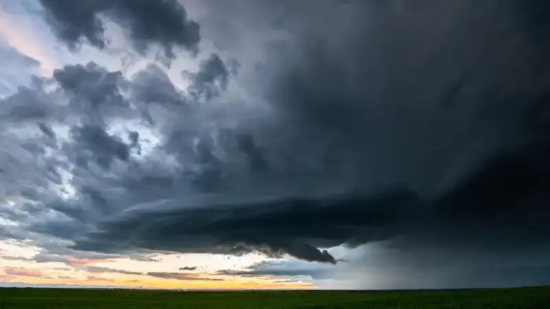 Штормовое предупреждение: дожди и шквалы до 28 м/с ожидаются в Алматы 21 июня {city2}