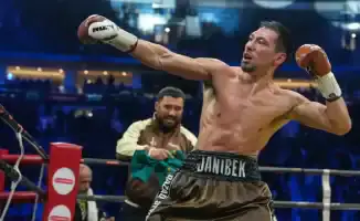 Алимханулы шокировал мир бокса: легкая победа над Кроуфордом вызывает восторг экспертов