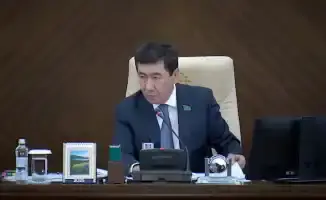 Спикер Мажилиса Ерлан Кошанов критикует министра науки Саясата Нурбека на заседании: важные вопросы без ответов