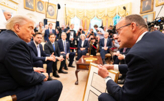 Канцлер Германии настоятельно призывает США к активизации давления на Россию