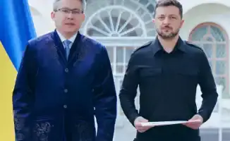 Казахстанский посол в Киеве Толежан Барлыбаев официально представил свои полномочия президенту Украины Владимиру Зеленскому