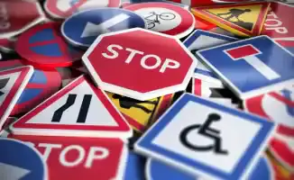 Новые дорожные знаки и снижение скорости: изменения на дорогах Астаны