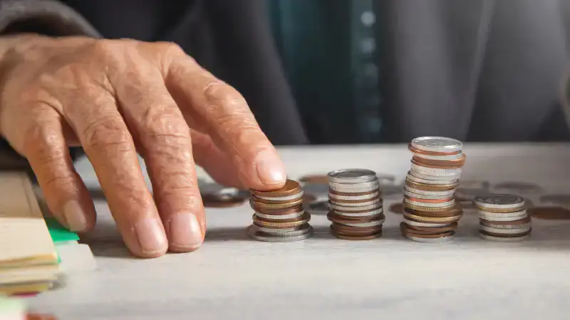 Минимальная пенсия: подушка безопасности или лишь тонкий матрас для старости? {city2}