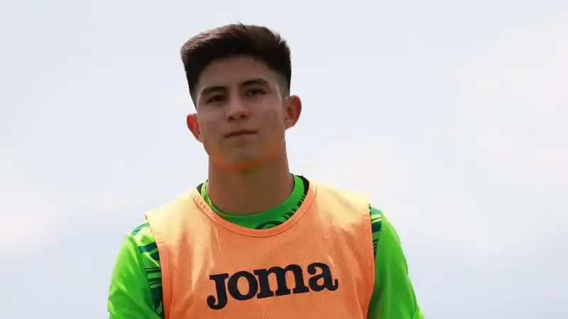 Казахстанский талант Дастан Сатпаев выбирает неожиданный клуб: как это повлияет на его карьеру и имидж в Европе? {city2}