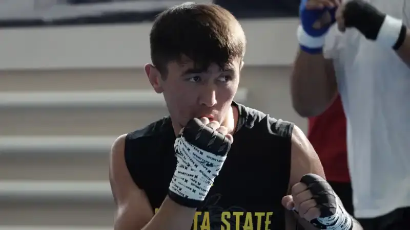 Казахстанский сокол в ринге: Махмуд Сабырхан расправился с противником, как ветер с осенними листьями {city2}