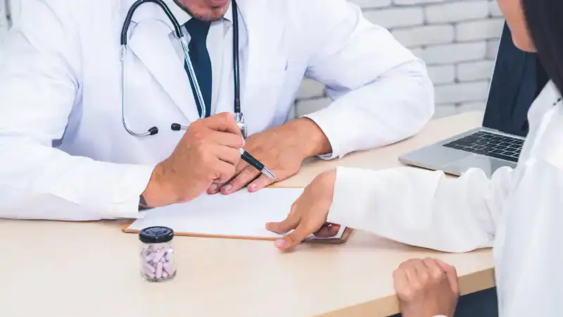 Общественность обеспокоена: что ждет тех, кто не платит за ОСМС в 2025 году? {city2}