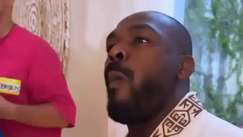 Джон Джонс в Казахстане: Вкус бешбармака и традиционная одежда от казахского терминатора {city2}