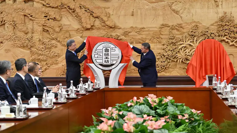 В Казахстане открылись вторая и третья мастерские Лу Баня {city2}