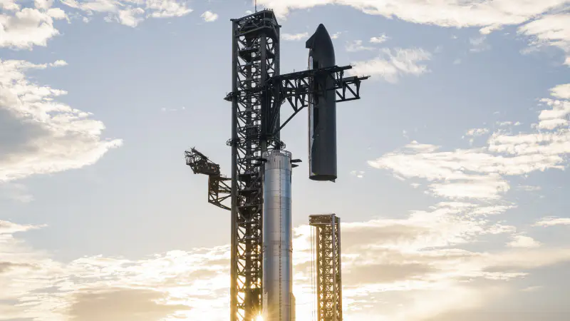 Starship снова в ожидании: ракета Маска столкнулась с техническим штормом перед десятым полётом {city2}