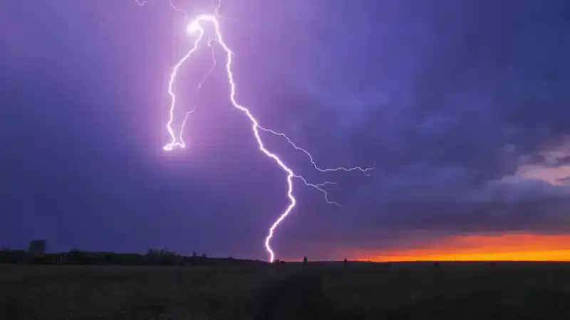 Стихия на подходе: Казахстан готовится к сильным ветрам и дождям, которые могут нарушить привычный ритм жизни {city2}