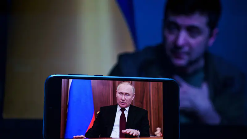 Зеленский готов обсудить территориальные вопросы с Путиным на встрече {city2}