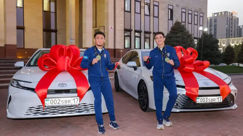 Казахстанские боксеры Сабырхан получили квартиры и автомобили, что подчеркивает значимость их победы на чемпионате мира и вдохновляет новое поколение спортсменов {city2}