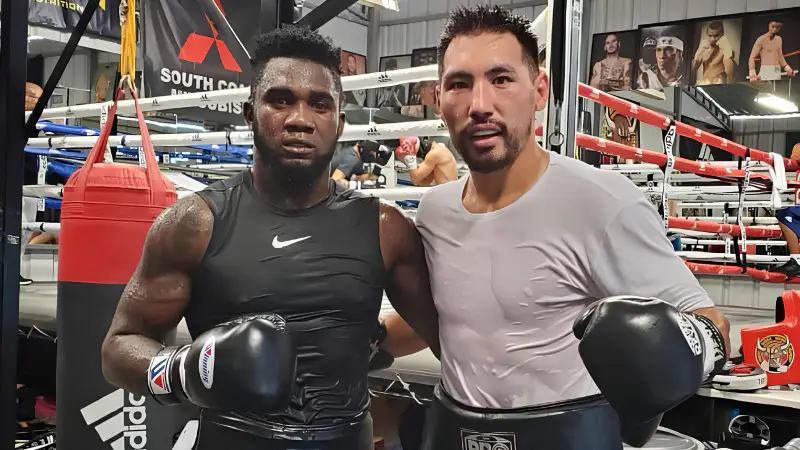 Бой за три титула: Алимханулы встретится с Адамесом в Алматы {city2}