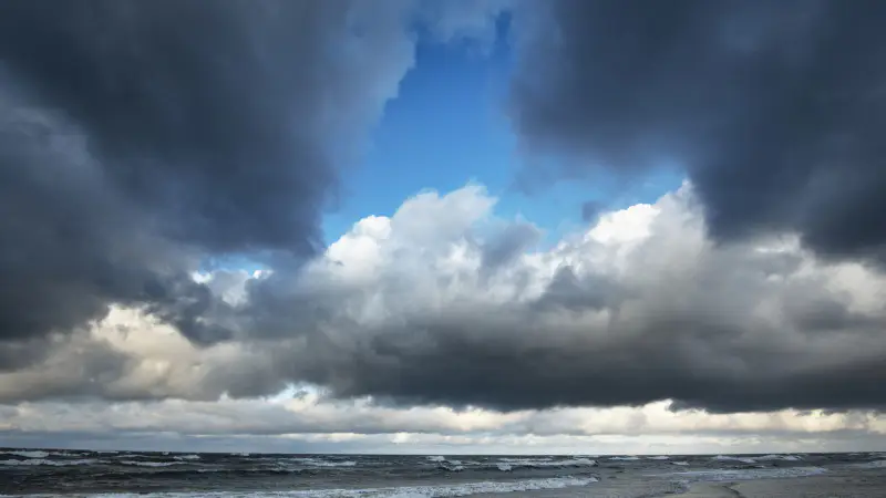 Опасная погода в Казахстане: грозы, град и шквал ожидают жителей 10 сентября {city2}