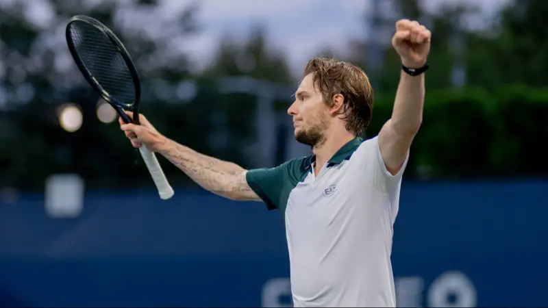 Александр Бублик одержал победу над Томми Полом в третьем раунде US Open, подтвердив статус первой ракетки Казахстана. {city2}