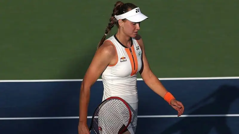 Елена Рыбакина покидает US Open: сенсационное поражение от Маркеты Вондроушовой в четвертом раунде {city2}