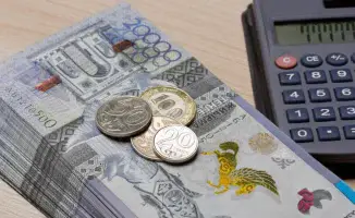 Министерство национальной экономики Казахстана одобрило прогнозы социально-экономического развития на 2026–2028 годы, в которых ожидается рост средней зарплаты до 604 963 тенге.