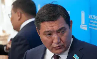 Депутат Базарбек оправдал высокую зарплату, вызвав общественное недовольство и обсуждение о ценности труда в госструктурах