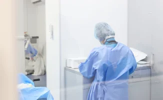 Молодой хирург из Астаны Ботагоз Каукенова поделилась эмоциональным постом в соцсетях, в котором выразила недовольство условиями работы и недостатком поддержки в медицинской сфере. В своем обращении она отметила, что это может стать последней каплей для м