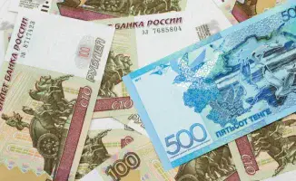 Казахстанцы теряют доверие к рублю на фоне его укрепления: социальные последствия экономической нестабильности