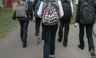 День в Казахстане: Зарплата депутатов, извинения блогера и школьное расписание на фоне международного внимания