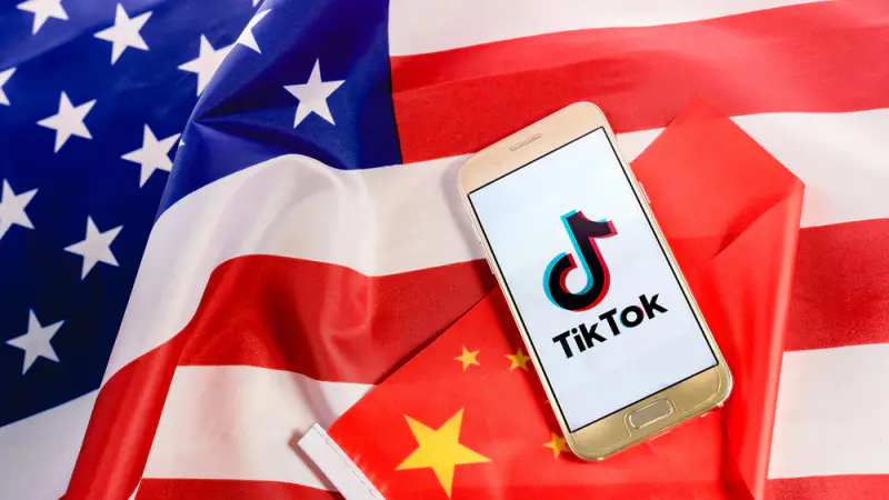 Трамп разрешил американцам 'покупать' TikTok: что дальше? {city2}