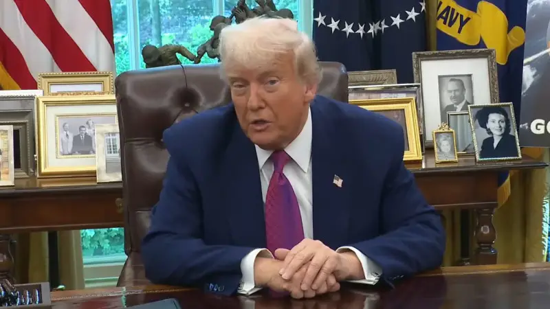 Президент США Дональд Трамп пригрозил Афганистану "плохими вещами" за отказ передать авиабазу Баграм под контроль, подчеркивая напряженные отношения между США и движением "Талибан", которое с 2021 года управляет страной. {city2}