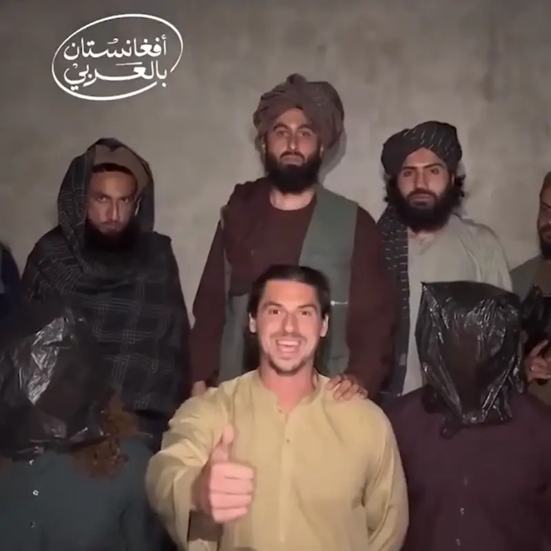 Скриншот видео с участием американских блогеров