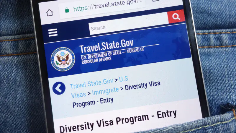 С 16 сентября 2023 года регистрация на участие в лотерее грин-карт в США станет платной {city2}