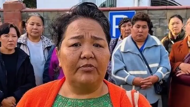 В Талгаре сотрудники 'детского инвалидного дома' вышли на протест, выражая недовольство изменением графика работы и снижением зарплаты. Кызылорде