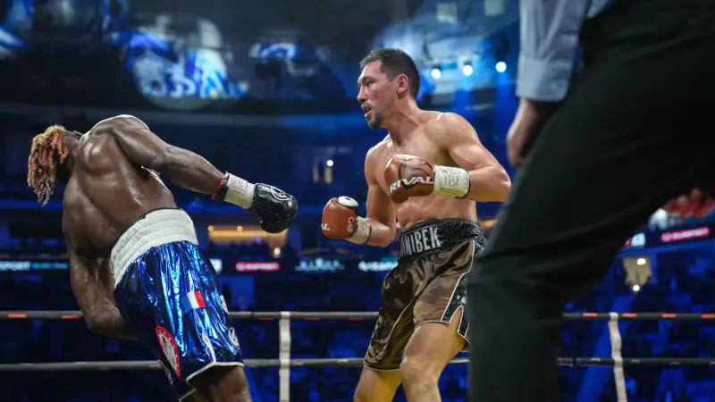 Казахстанский чемпион мира по версии WBO и IBF в среднем весе Жанибек Алимханулы обрушился с критикой на своих соперников, обвиняя их в позоре для бокса. Он выразил недовольство тем, как чемпионы мира в его дивизионе ведут себя и относятся к спорту. {city2}