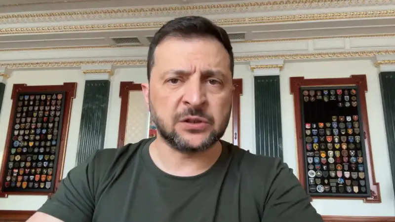 Зеленский: Успешные удары по российским НПЗ укрепляют позиции Украины {city2}